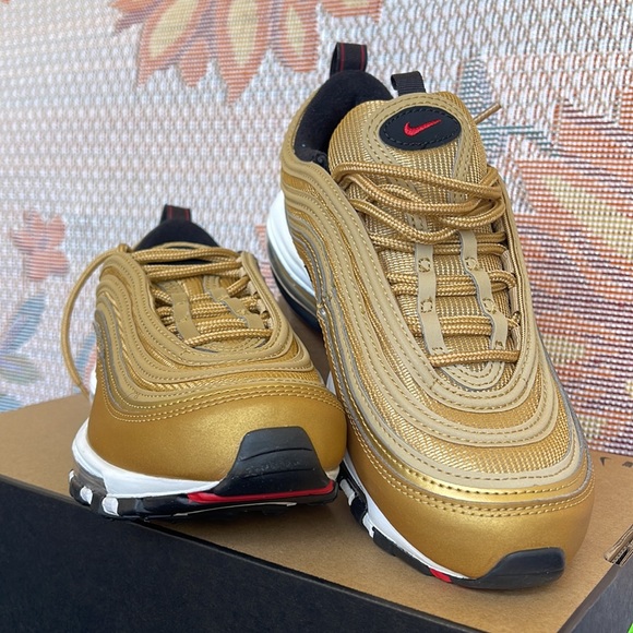 Nike WMNS Air Max 97
Metallic Gold/Black/White/ Varsity Red
Size 6.5
DQ9131-700 - Picture 11 of 16